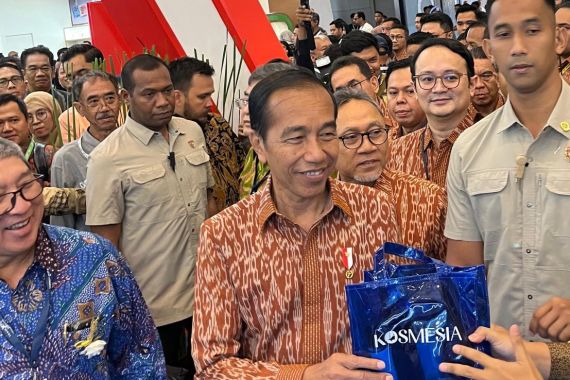 Jokowi Mampir ke Booth J99 Corp di TEI 2024, Heboh - JPNN.COM