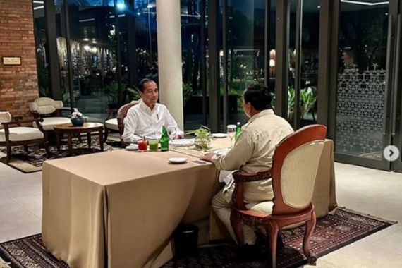 Jokowi Unggah 2 Foto Bareng Prabowo, Konon Inilah yang Dibicarakan - JPNN.COM