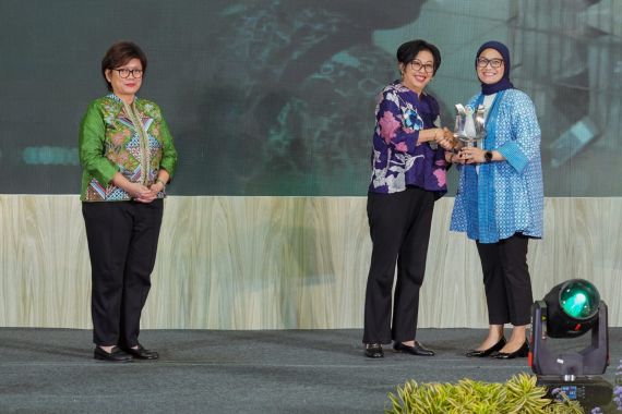 Jadi Pionir Pelaksanaan Peta Jalan Pengurangan Sampah, AQUA dapat Apresiasi dari KLHK - JPNN.COM