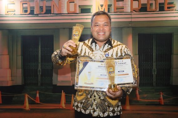 Kemnaker Raih 2 Penghargaan di Ajang Anugerah Media Humas 2024 - JPNN.COM