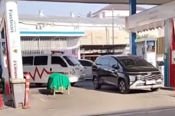 Viral, Ambulans Jenazah di SPBU Semarang Tak Boleh Isi Solar, Keranda Diturunkan - JPNN.COM