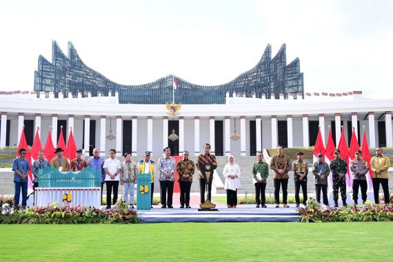 Resmikan Istana Negara di IKN, Jokowi: Saya Harus Omong Apa Adanya - JPNN.COM