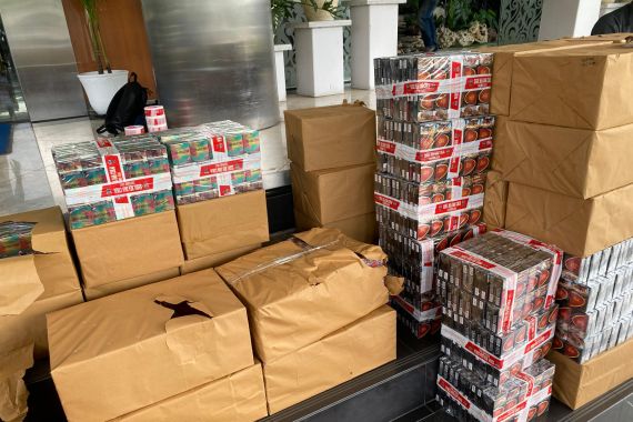 Pengiriman 264.800 Rokok Ilegal Digagalkan Bea Cukai, Segini Potensi Kerugian Negara - JPNN.COM