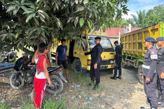 Brimob Polda Riau Gencarkan Patroli Jaga Kamtibmas Demi Ciptakan Pilkada Damai - JPNN.COM