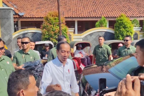 Jokowi Kunjungi Sekolahnya Semasa Kecil di Solo - JPNN.COM