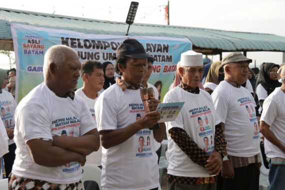 Ratusan Nelayan Tanjung Uma Gabung Relawan Asli Sayang Batam Dukung Ansar-Nyanyang & Amsakar-Li Claudia - JPNN.COM