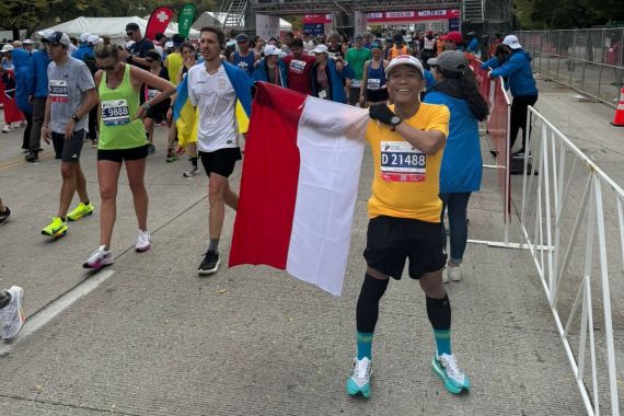 Berlari dalam Suhu Dingin & Terpaan Angin, Misbakhun Capai Finis Chicago Marathon 2024 - JPNN.COM