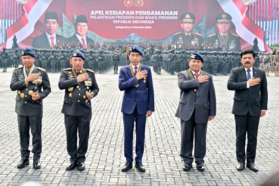 Jokowi Pimpin Apel Kesiapan Pengamanan Pelantikan Prabowo-Gibran - JPNN.COM