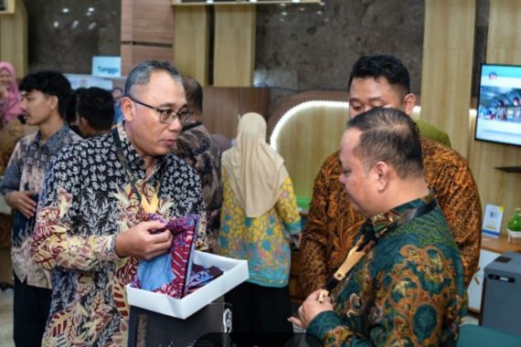 Berkomitmen Dukung Pendidikan Vokasi, Pupuk Kaltim Dapat Penghargaan dari Kemenperin - JPNN.COM