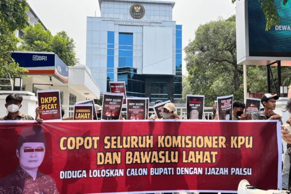 JPPKR Desak DKPP Pecat Komisioner KPU dan Bawaslu Lahat, Ini Alasannya - JPNN.COM