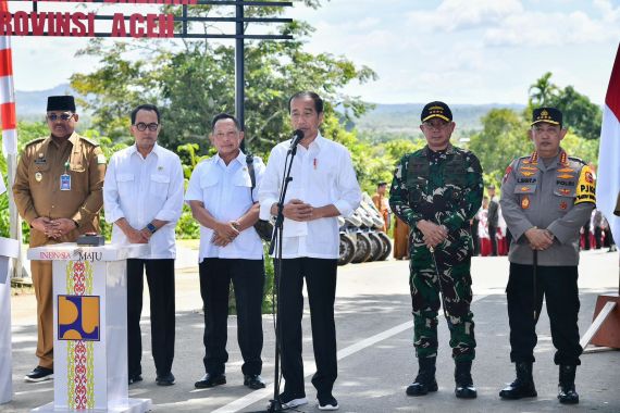 Jokowi Resmikan 24 Ruas Jalan dan Jembatan di Aceh, Begini Harapannya - JPNN.COM