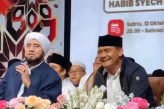 Habib Syech Sebut Ahmad Lutfi Tidak Pernah Berubah, Lalu Guyon Soal Peci - JPNN.COM