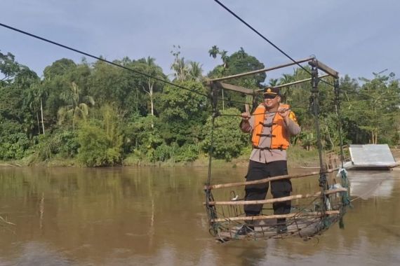 Begini Perjuangan TNI dan Polri di Rohul Demi Menyampaikan Pesan Damai Pilkada 2024 - JPNN.COM