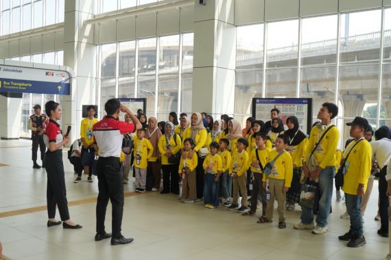 Lewat Program Edutrain, LRT Jabodebek Kenalkan Transportasi Publik kepada Anak-anak Hingga Komunitas - JPNN.COM