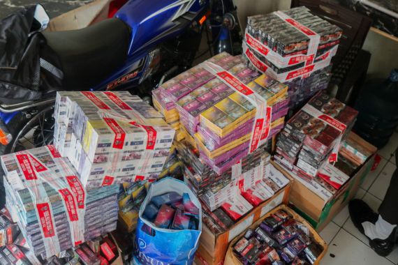 Lewat Operasi Macan Kemayoran, Bea Cukai & Pemda Amankan 4 Juta Batang Rokok Ilegal - JPNN.COM