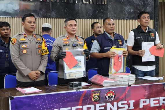 Kades Tanjung Medang Korupsi Dana Desa, Kerugian Negara Capai Ratusan Juta - JPNN.COM