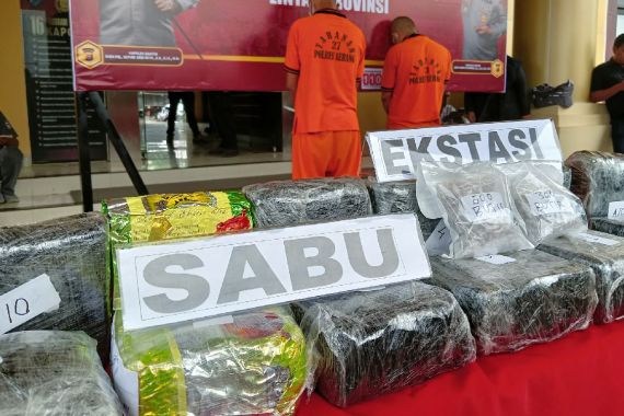 Wanita di Pandeglang Jadi Pengedar Sabu-Sabu, Dikendalikan MR dari Lapas Cilegon - JPNN.COM