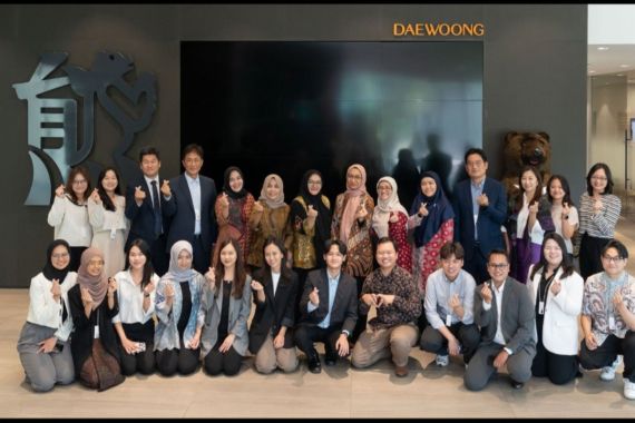 Kunjungi Smart Factory Daewoong, Kemenkes Sebut Ratusan Talenta Muda RI Semangat Bekerja - JPNN.COM