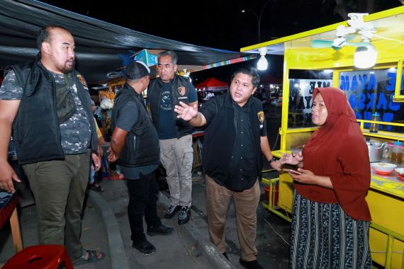 Keributan Antarpedagang Terjadi, Aparat Kepolisian Turun Tangan - JPNN.COM