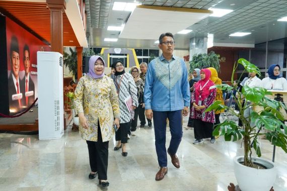 Sambut Pelantikan Presiden, Sekjen MPR Buka Pameran Perpustakaan & Museum - JPNN.COM