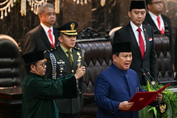 Dilantik Jadi Presiden, Prabowo Sampaikan Terima Kasih kepada Soeharto hingga Megawati - JPNN.COM