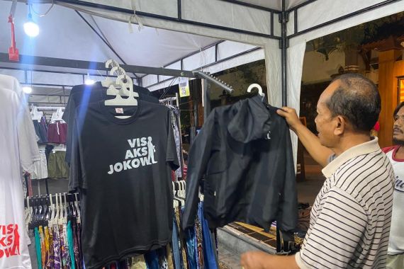 Merchandise 'Visi Aksi Jokowi' Ramaikan Pasar Malam Ngarsopuro - JPNN.COM