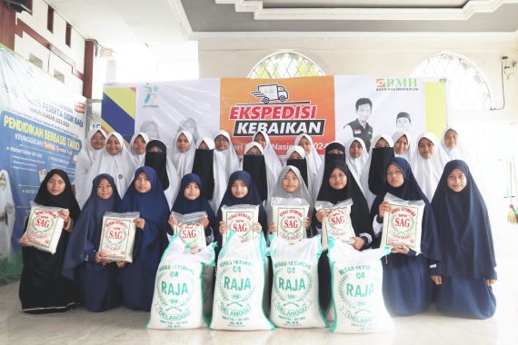 Hari Santri Nasional, BMH Yogyakarta Salurkan Beras ke Pesantren Tahfidz Darul Hijrah - JPNN.COM