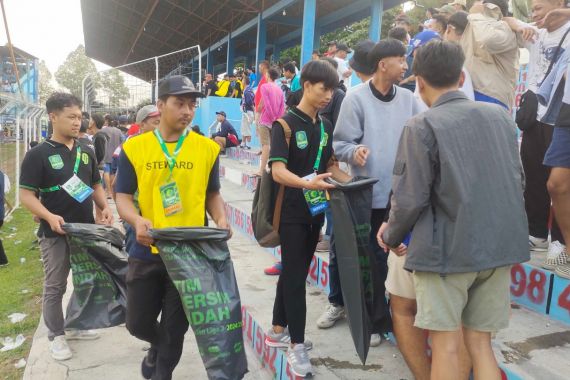 Lewat Program Behind Football Pegadaian Liga 2, Pegadaian Ajak Suporter Jaga Kebersihan Stadion - JPNN.COM