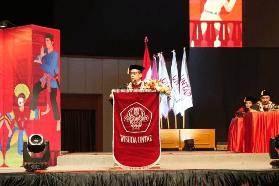 Wisuda ke-84 Untar, Rektor Tekankan Pendidikan untuk Pembangunan Berkelanjutan - JPNN.COM