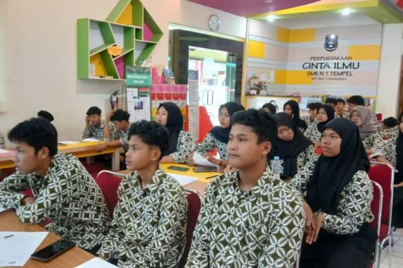 Bea Cukai Mengenalkan Pendidikan Kepabeanan Lewat Kunjungan ke Sekolah-Sekolah - JPNN.COM