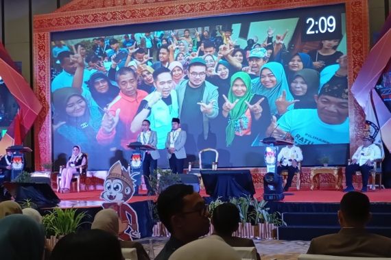 Debat Perdana Pilkada Palembang 2024: Tiga Paslon Sampaikan Visi Misi - JPNN.COM