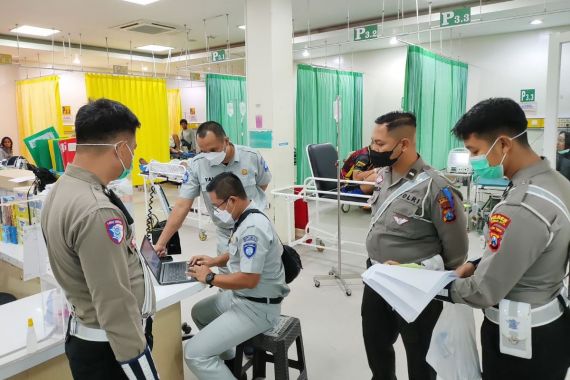 Jasa Raharja Salurkan Santunan Seluruh Korban Kecelakaan di Tol Pasuruan-Probolinggo - JPNN.COM