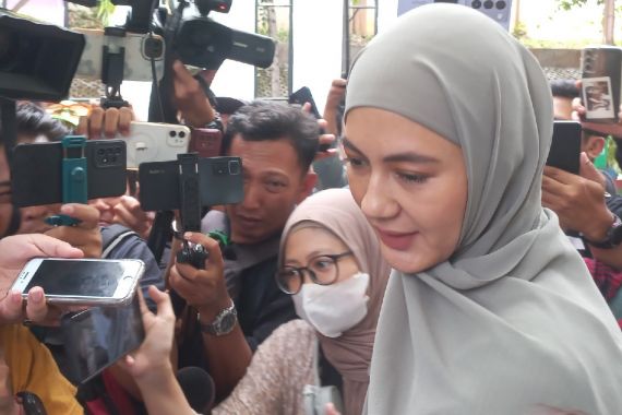 Paula Verhoeven Memberi Klarifikasi, Lalu Memohon Maaf - JPNN.COM