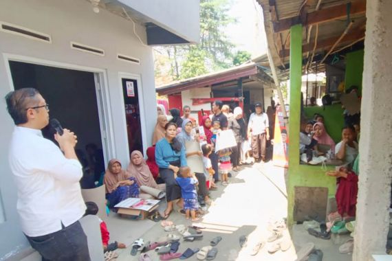 Dadang Danubrata Dengarkan Langsung Keluhan Warga Bogor Selatan - JPNN.COM