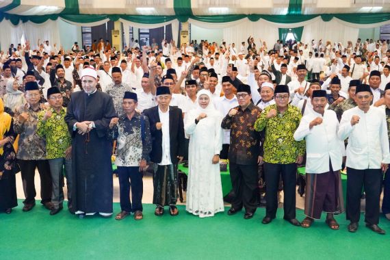 Hadiri Masjid Award, Khofifah: Penting untuk Memakmurkan Masjid dan Jemaahnya - JPNN.COM