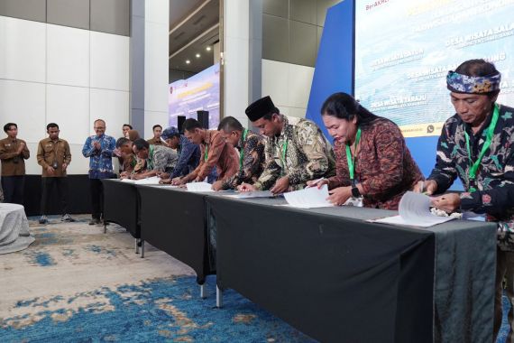 Kemenparekraf Kucurkan Bantuan untuk 24 Desa Wisata di 12 Provinsi - JPNN.COM