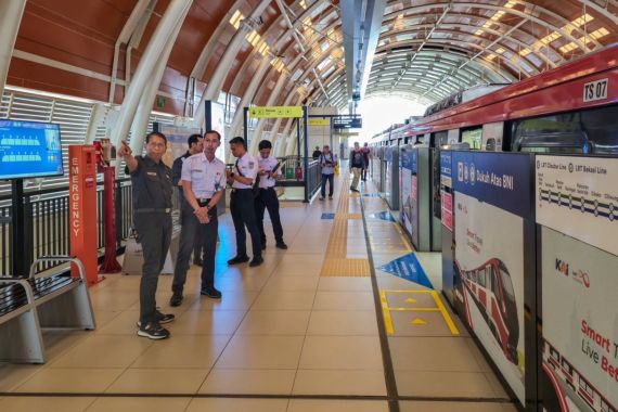 Tinjau Stasiun Dukuh Atas BNI, Dirut KAI: LRT Jabodebek tak Hanya Menawarkan Transportasi Cepat - JPNN.COM