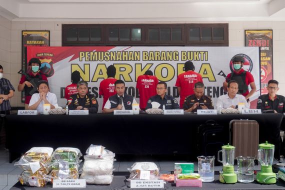 Komitmen Perangi Narkotika, Bea Cukai Tanjung Emas Musnahkan 12 Kg Sabu-Sabu - JPNN.COM