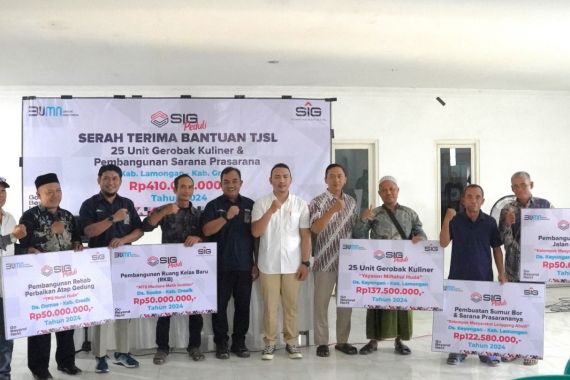 SIG Salurkan Bantuan kepada Pelaku Usaha Mikro & Infrastruktur Pertanian di Jatim - JPNN.COM