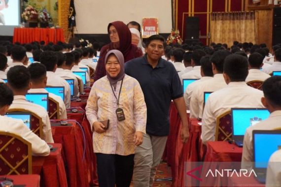 Tinjau Tes CPNS Kemenkumham di Padang, Anna: Jangan Percaya Pihak yang Berjanji Bisa Meluluskan - JPNN.COM