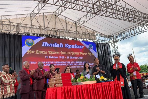 GKI Rayakan HUT Ke-68, Ini Pesan Pj Bupati Mimika dan Ketua TP PKK kepada Jemaat - JPNN.COM