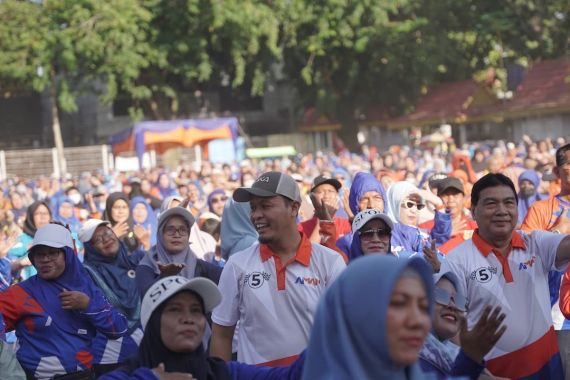 Ribuan Warga Pekanbaru Antusias Ikut Senam Sehat AMAN Bersama Agung-Markarius, Tanda Kemenangan Sudah Dekat - JPNN.COM