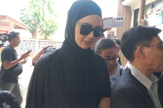 Belum Ada Titik Temu, Mediasi Perceraian Baim Wong dan Paula Verhoeven Dilanjut Besok - JPNN.COM