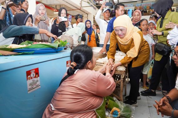 Pemimpin Amanah, Khofifah Tuai Dukungan Lanjut 2 Periode dari Sejumlah Pedagang Pasar Besar Ngawi - JPNN.COM