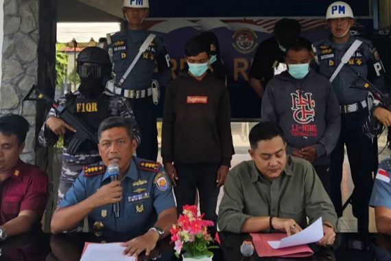 Satgas Pora & Lanal Bintan Gagalkan Penyelundupan WNA dari Malaysia ke Batam - JPNN.COM