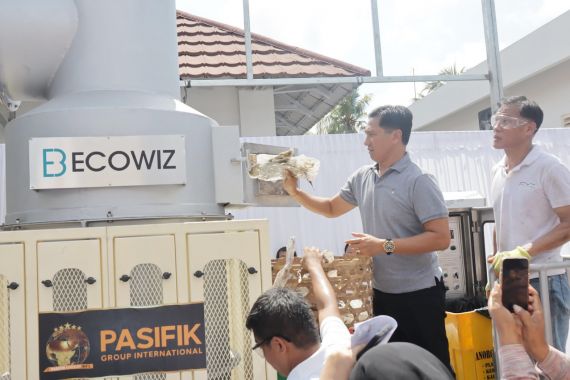 Pjs. Bupati Jembrana Optimistis Mesin Ecowiz Mampu Kurangi Sampah hingga 2 Ton per Hari - JPNN.COM