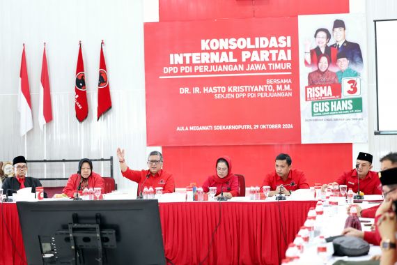 Konsolidasikan Kader di Surabaya, Sekjen PDIP Sebut Risma-Hans Bawa Misi Perubahan - JPNN.COM