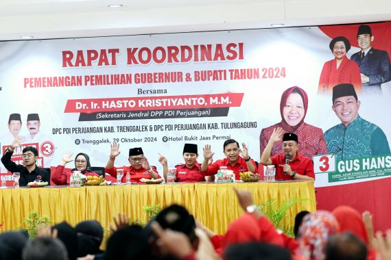 Sekjen PDIP: Risma Bukan Pemimpin Pencitraan Penuh Kebohongan - JPNN.COM