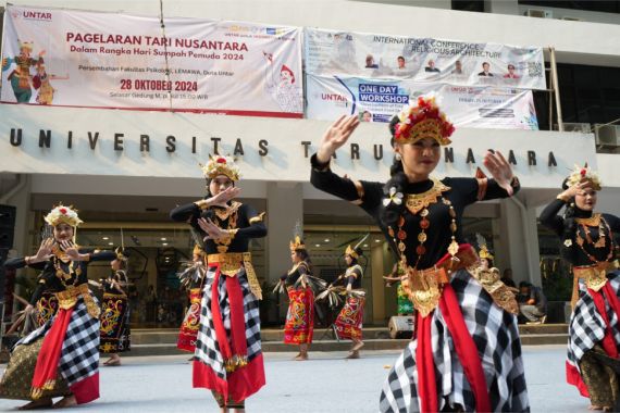 Untar Kobarkan Semangat Sumpah Pemuda dan Cinta Budaya Lewat Pagelaran Tari Nusantara - JPNN.COM