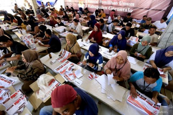 Petugas Sortir dan Lipat Diingatkan Surat Suara itu Dokumen Negara - JPNN.COM